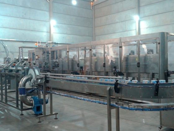 Comprar máquina aplicadora para rótulos: o investimento que transforma sua linha de produção