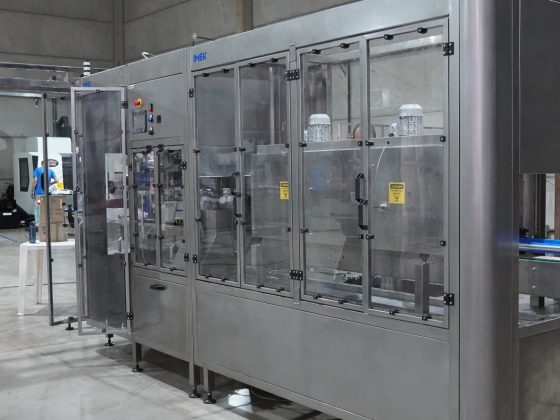 Máquina aplicadora de rótulos: a engrenagem central da eficiência na rotulagem moderna