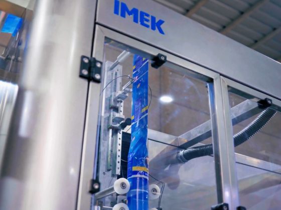 Máquina aplicadora de sleeve: tecnologia, eficiência e produtividade para a indústria