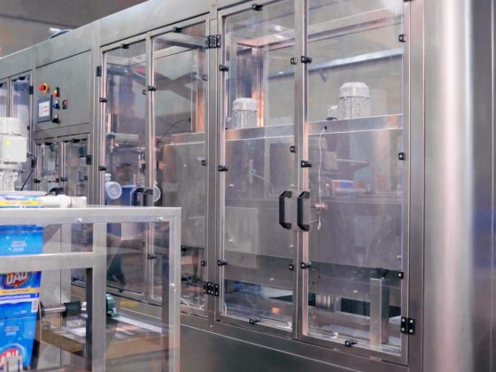 Comprar máquinas aplicadoras de sleeves: guia direto para escolher o modelo ideal